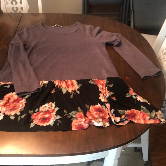 Brown/Grey top with flowy floral bottom - Picture 2 of 4